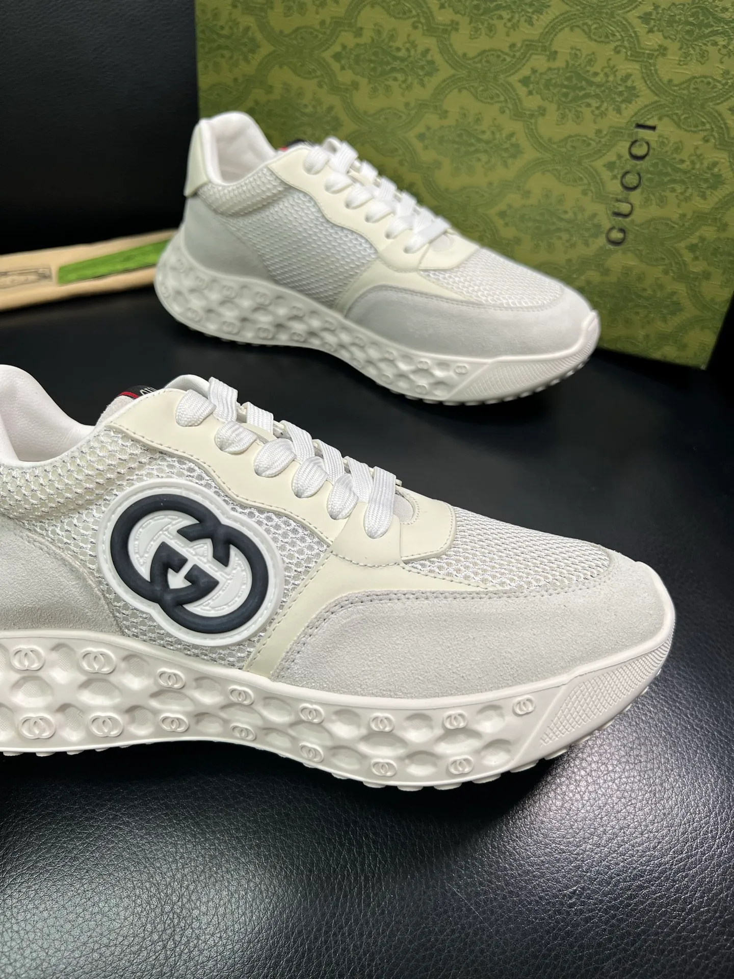 Men's shoes 💰780 Gucci top purchasing agency Gucci counter synchronization. Original factory configuration imported cowhide from Italy with mesh fabric, high-quality splicing and complex craftsmanship, imported cowhide lining, sole: original factory specially provided original sole super comfortable, original factory with single goods high quality, welcome to compare, code number 39-44 (customized 38 45) 85856